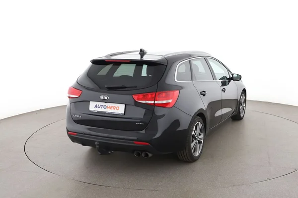 Kia cee'd (2017) — foto 12 van 16