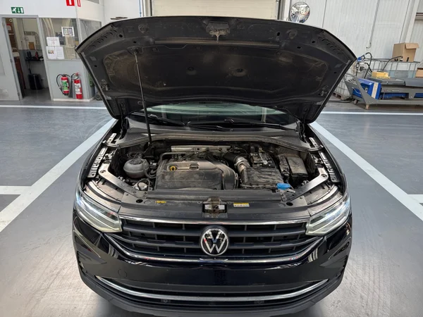 VOLKSWAGEN Tiguan (2020) — foto 10 van 19