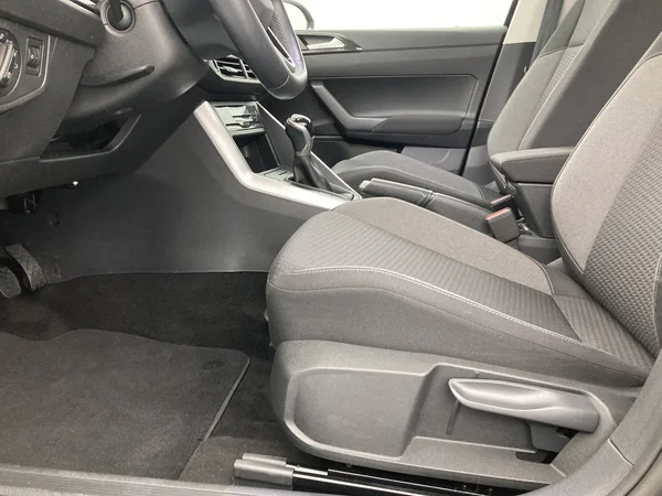 VOLKSWAGEN Taigo (2023) — foto 28 van 36