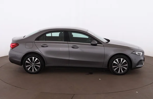 Mercedes-Benz A-Class Sedan PHEV (V177) (2022) — foto 27 van 30