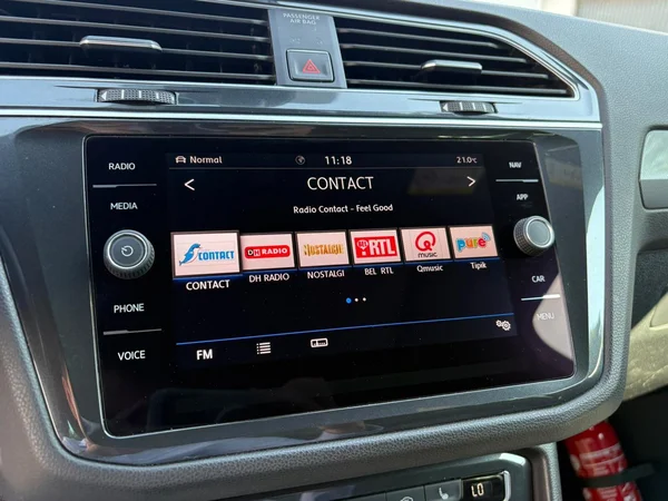 VOLKSWAGEN Tiguan (2018) — foto 3 van 20