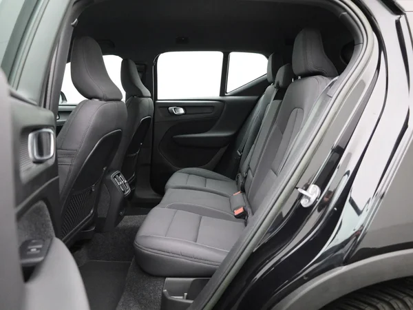 Volvo XC40 (2023) — foto 4 van 39