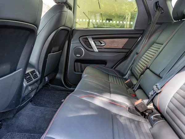 Land Rover Discovery Sport (2023) — foto 10 van 30