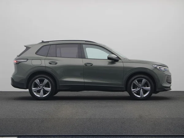 VOLKSWAGEN Tiguan (2024) — foto 20 van 22