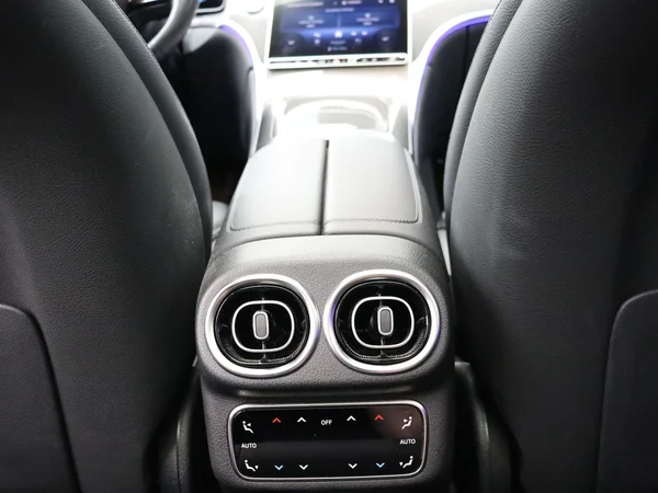 Mercedes-Benz GLC (2024) — foto 26 van 35