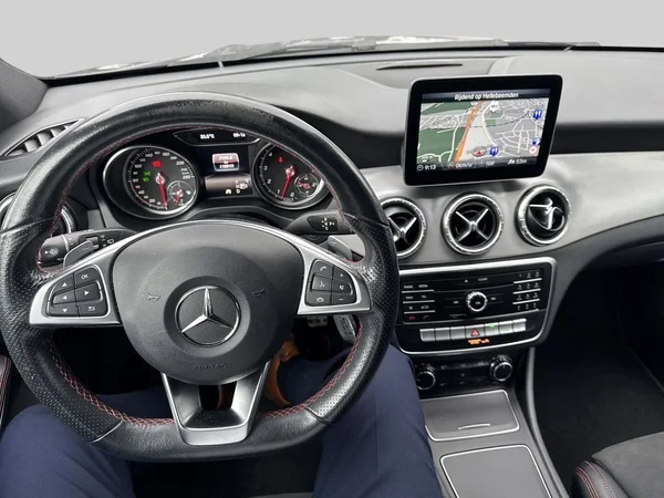 Mercedes-Benz CLA (2019) — foto 19 van 21