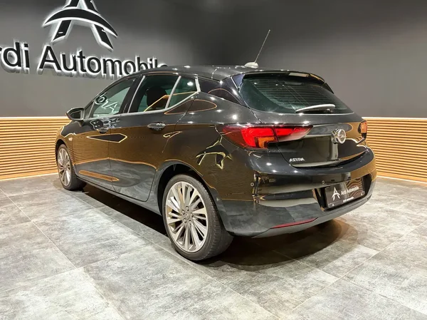 Opel Astra (2020) — foto 19 van 22