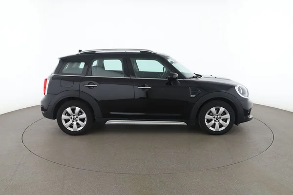 MINI Countryman (2019) — foto 13 van 16