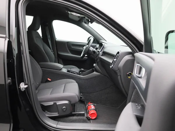 Volvo XC40 (2023) — foto 26 van 40