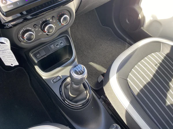 Renault Twingo (2021) — foto 2 van 21
