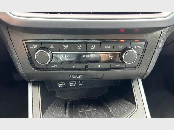 Seat Arona (2018) — foto 8 van 26