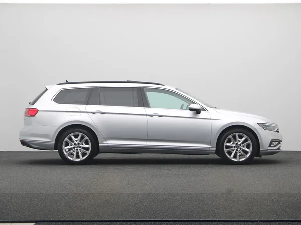 VOLKSWAGEN Passat Variant Dsl (2020) — foto 21 van 23