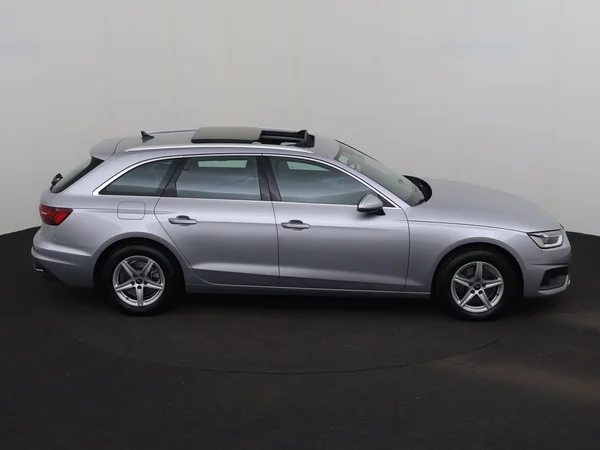 AUDI A4 (2022) — foto 27 van 31