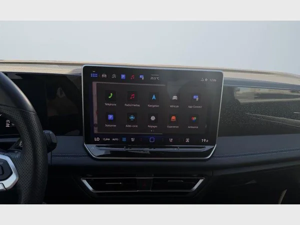 Volkswagen Tiguan (2024) — foto 7 van 26