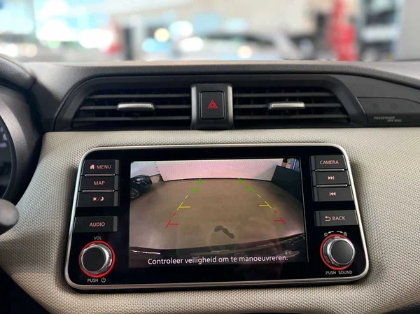 Nissan Micra (2019) — foto 2 van 18