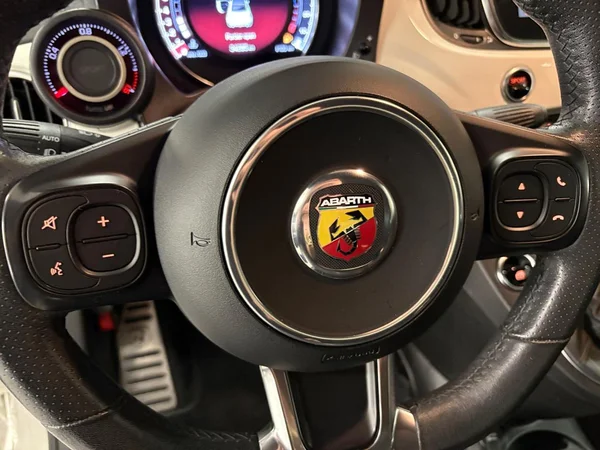 ABARTH 595C (2019) — foto 7 van 15