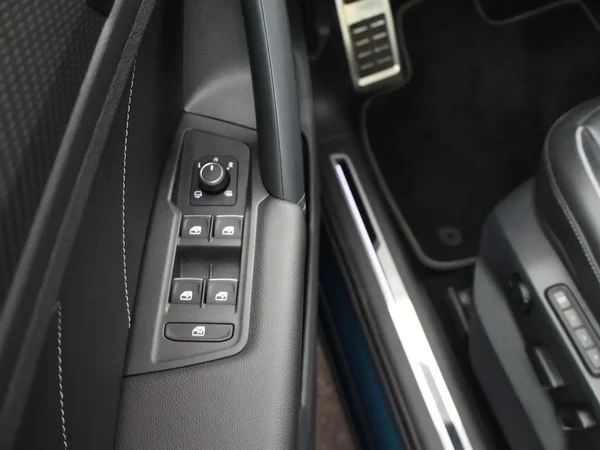 Volkswagen Tiguan (2021) — foto 18 van 33