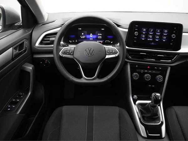 VOLKSWAGEN T-Roc (2024) — foto 3 van 18
