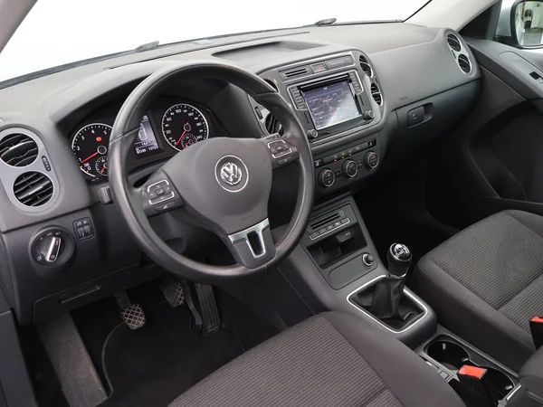 VOLKSWAGEN Tiguan (2016) — foto 8 van 25
