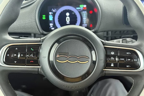 Fiat E-500C (2021) — foto 14 van 49