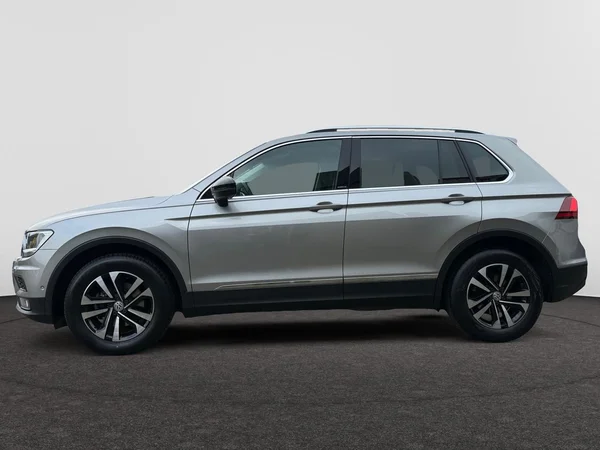 VOLKSWAGEN Tiguan (2020) — foto 12 van 24