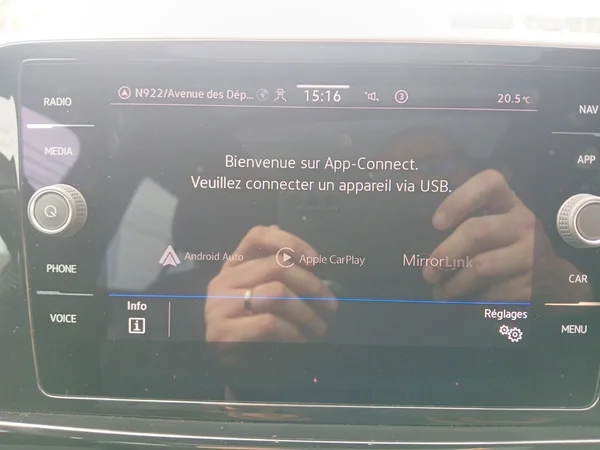 VOLKSWAGEN T-Roc (2023) — foto 2 van 20