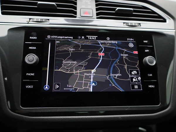 Volkswagen Tiguan (2022) — foto 13 van 48