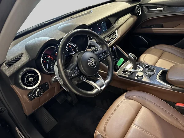 Alfa Romeo Stelvio (2021) — foto 3 van 15