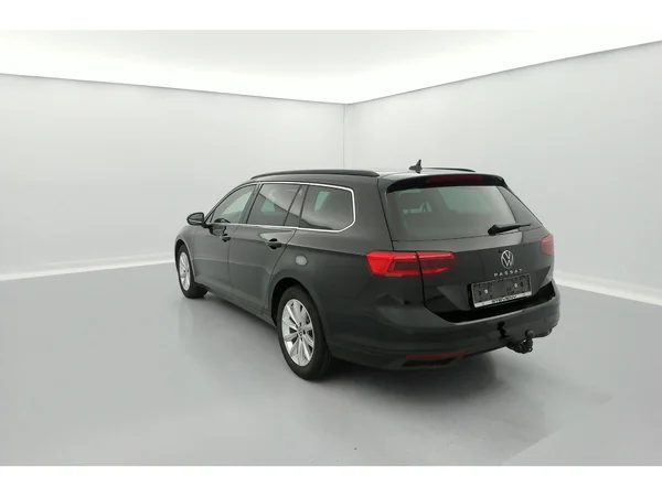 VOLKSWAGEN Passat Variant (2024) — foto 33 van 35