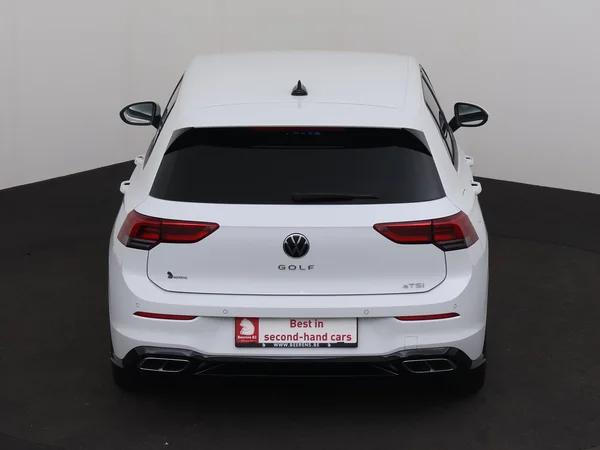 VOLKSWAGEN Golf (2022) — foto 25 van 28