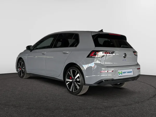 VOLKSWAGEN Golf VIII GTE (2025) — foto 18 van 24