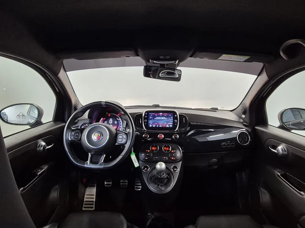 Abarth 595 (2021) — foto 11 van 22