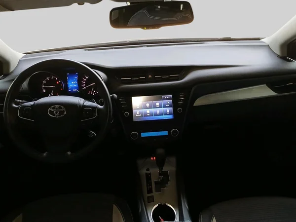 Toyota Avensis (2015) — foto 5 van 16