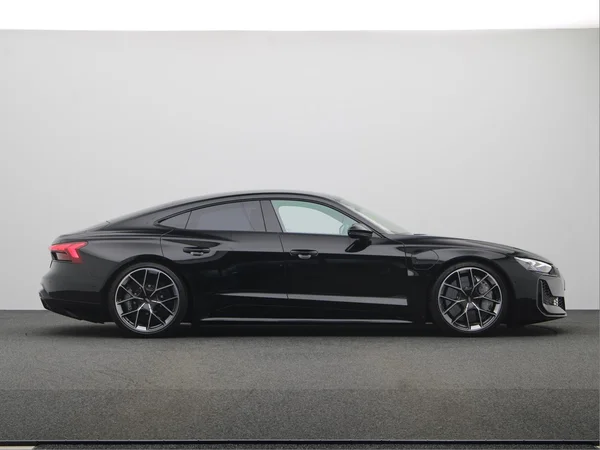 AUDI RS e-tron GT (2025) — foto 24 van 26