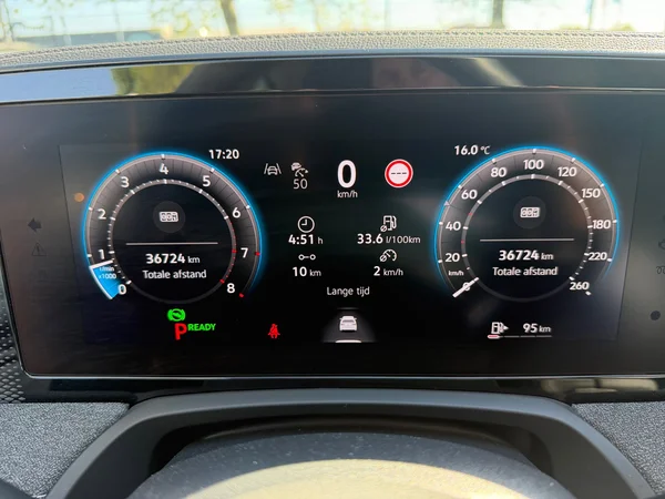 VOLKSWAGEN Passat SW (2024) — foto 14 van 22