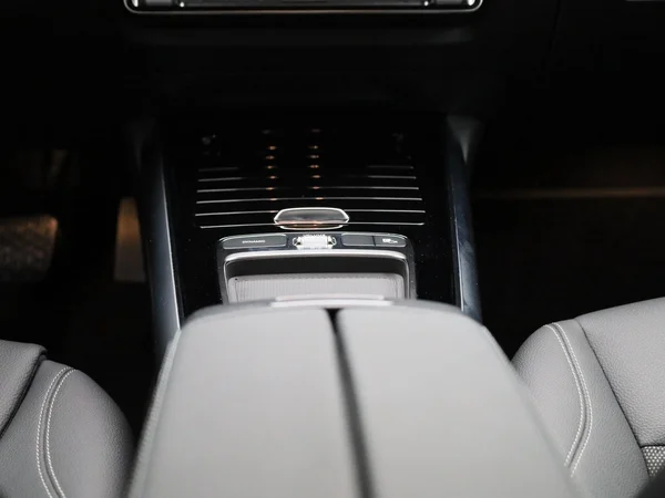 Mercedes-Benz GLA (2025) — foto 2 van 50