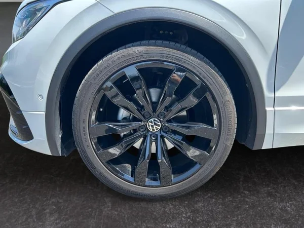 VOLKSWAGEN Tiguan (2024) — foto 4 van 37