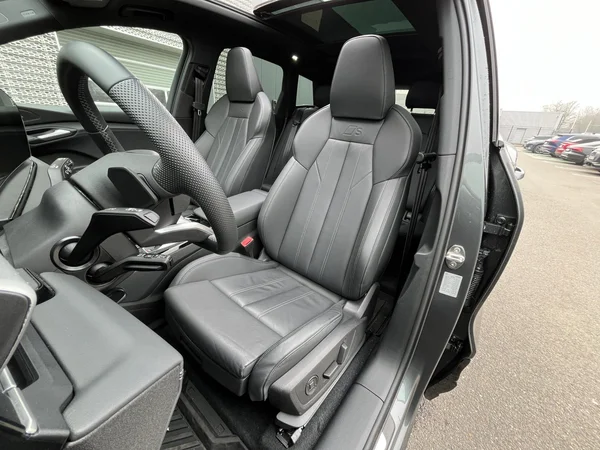 AUDI Q6 e-tron (2025) — foto 8 van 24