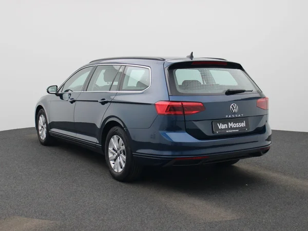 Volkswagen Passat (2021) — foto 12 van 36