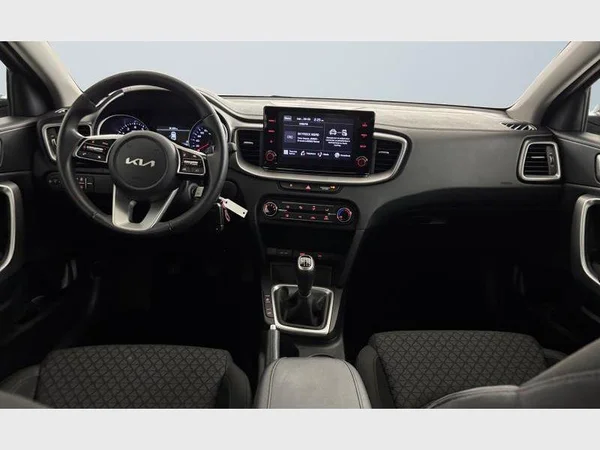 Kia CEED (2023) — foto 2 van 15