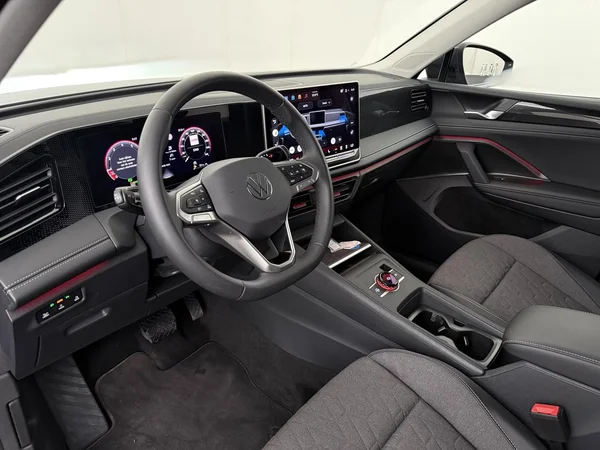 VOLKSWAGEN Tiguan (2025) — foto 15 van 18