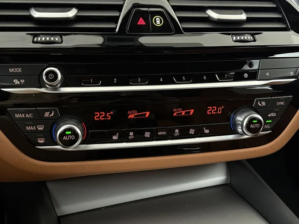 BMW 530 (2022) — foto 18 van 34