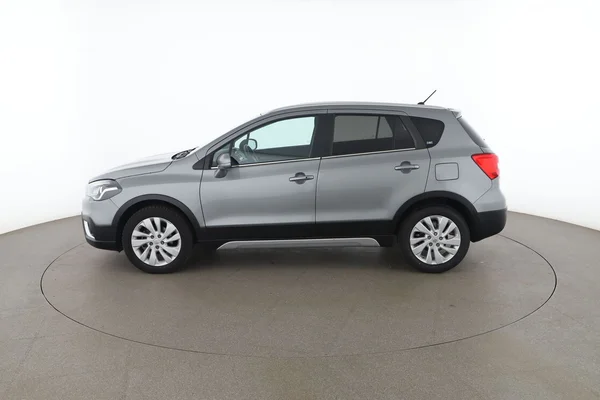 Suzuki SX4 (2018) — foto 9 van 16