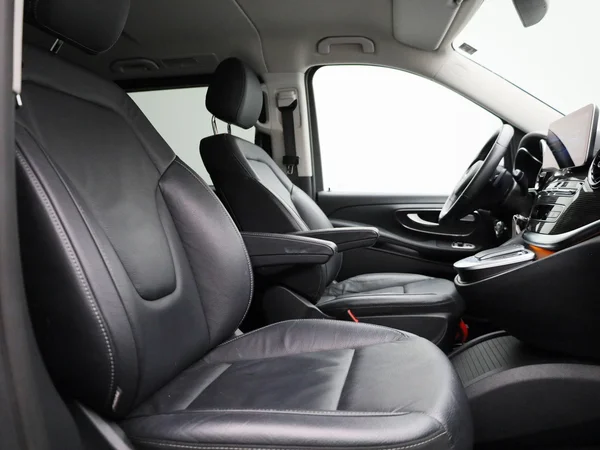 Mercedes-Benz EQV (2023) — foto 35 van 48