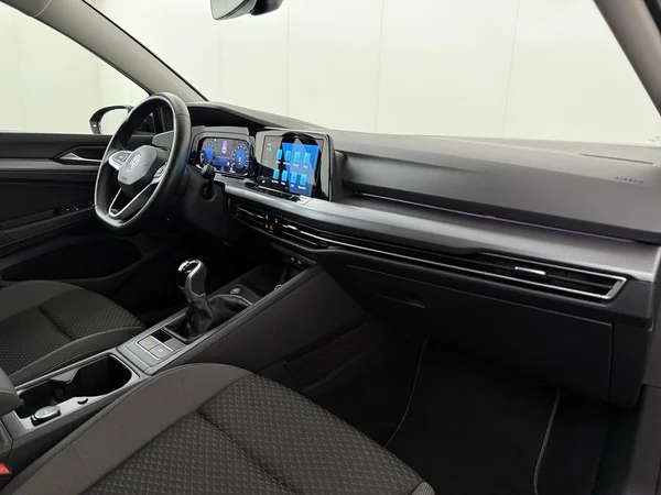 VOLKSWAGEN Golf (2022) — foto 3 van 28