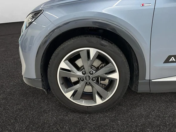 AUDI Q4 e-tron (2025) — foto 15 van 16