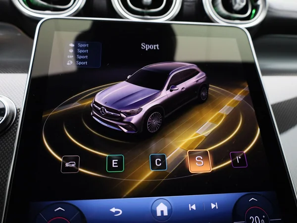 Mercedes-Benz GLC (2025) — foto 21 van 49