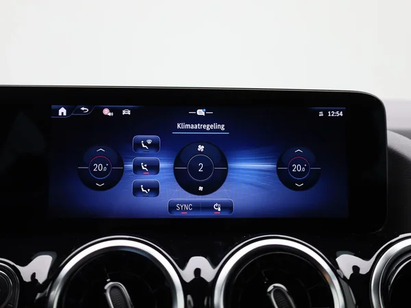 Mercedes-Benz GLA (2025) — foto 13 van 50