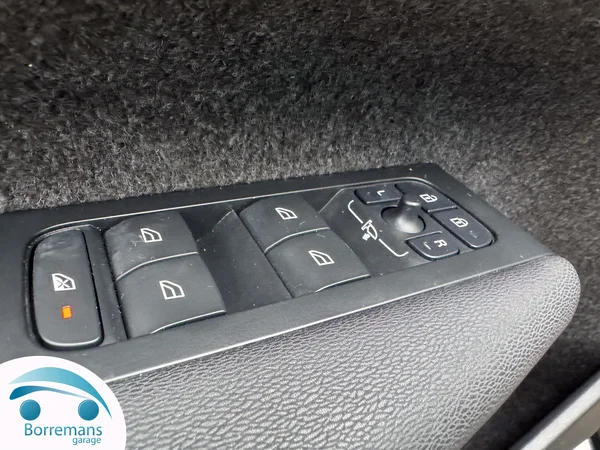 Volvo XC-40 (2022) — foto 20 van 40