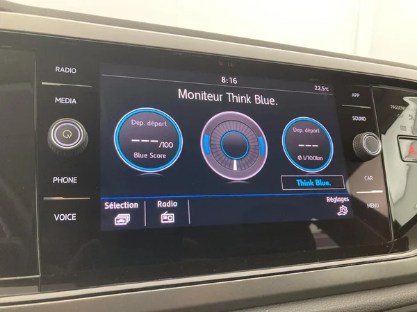 VOLKSWAGEN Polo (2019) — foto 4 van 36